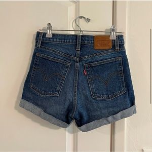 Levi’s wedgie short size 27.